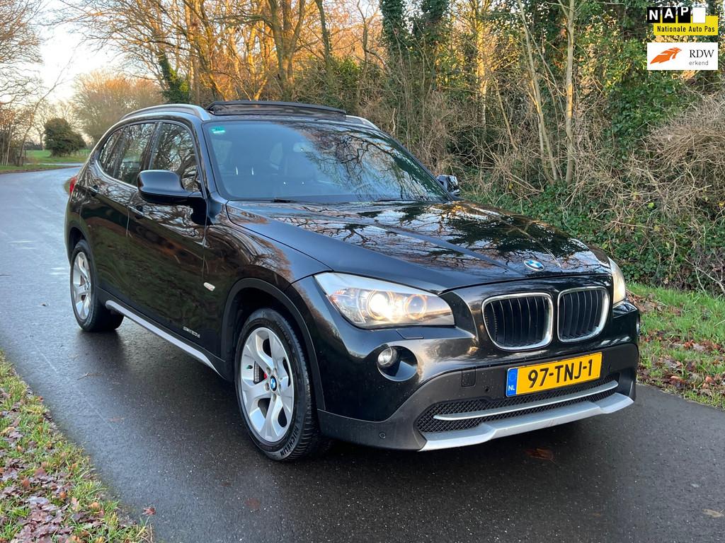 BMW X1 SDrive20d Business | Dealeronderhouden | Orgineel Ned, Auto's, BMW, Euro 5, Achterwielaandrijving, Zwart, Zwart