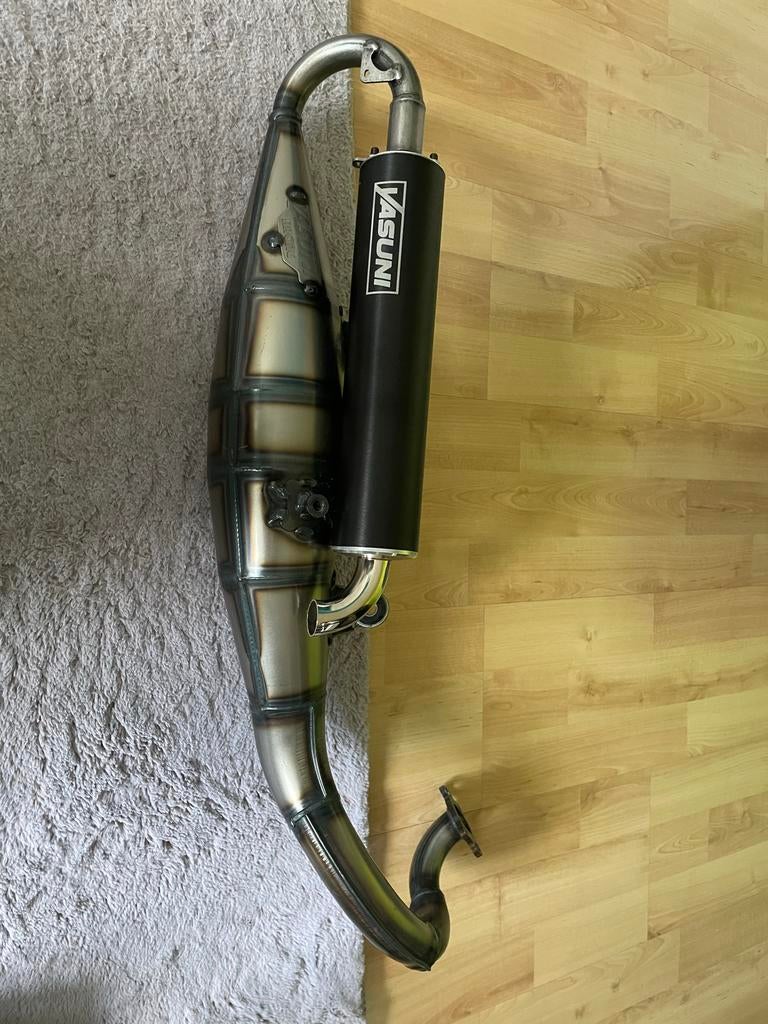 Yasuni R uitlaat zwart Peugeot horizontaal 2 Takt, Fietsen en Brommers, Brommeronderdelen | Scooters, Ophalen of Verzenden, Zo goed als nieuw