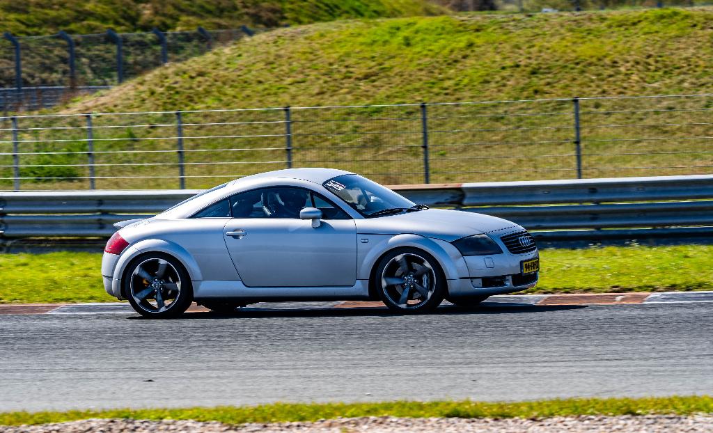 Audi TT Quattro 1.8T 20V - Circuit / trackdays, Auto's, TT, Zwart, 4 cilinders, 4 stoelen