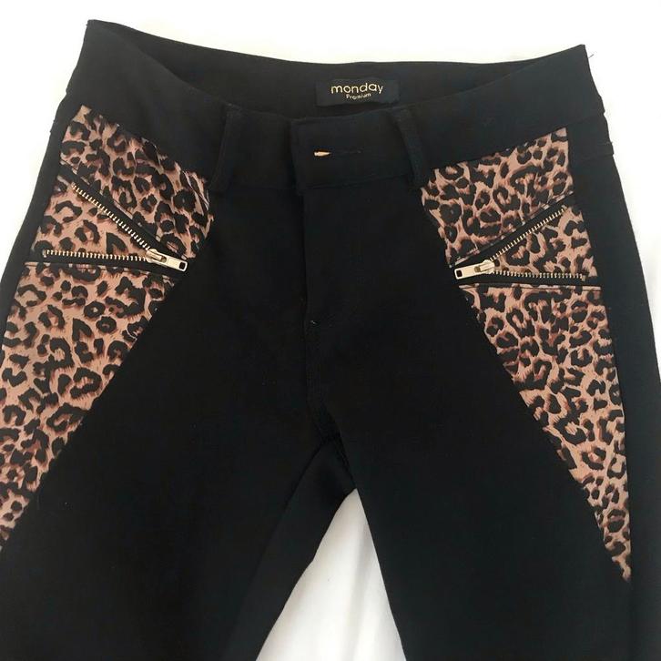Dames broek zwart met panterprint xs, Kleding | Dames, Broeken en Pantalons, Zo goed als nieuw, Maat 34 (XS) of kleiner, Zwart