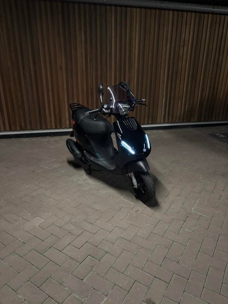 Piaggio Zip E5 50cc Iget (Injectie) 2024 Model, Fietsen en Brommers, Scooters | Piaggio, Zo goed als nieuw, Zip, Maximaal 45 km/u