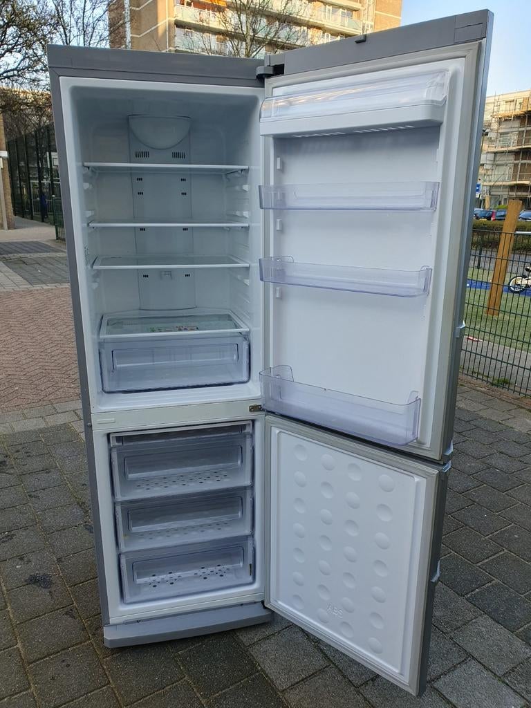 Samsung graijze koelkast ijskast Bezorging mogelijk, Witgoed en Apparatuur, Koelkasten en IJskasten, Ophalen of Verzenden, Met aparte vriezer