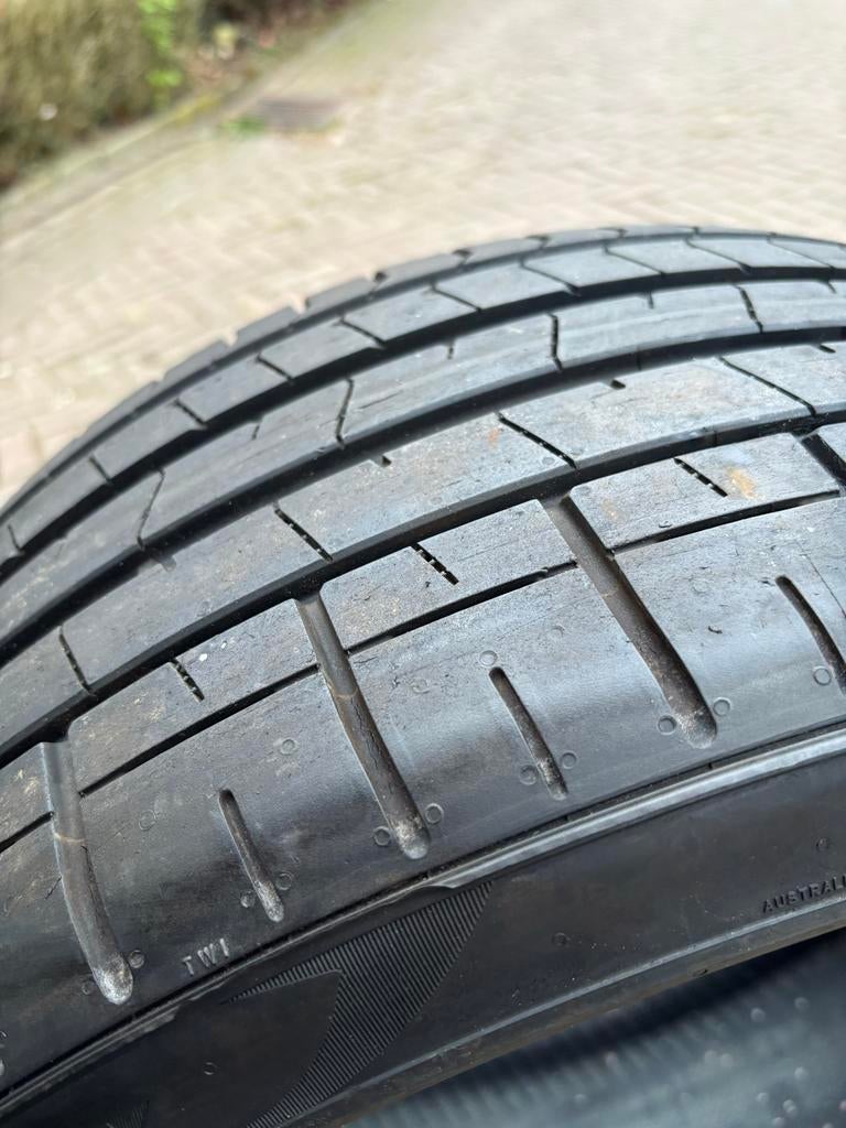 Pirelli P Zero 235/35 R19 91Y Zomerband, 19 inch, Gebruikt, Ophalen of Verzenden, 235 mm