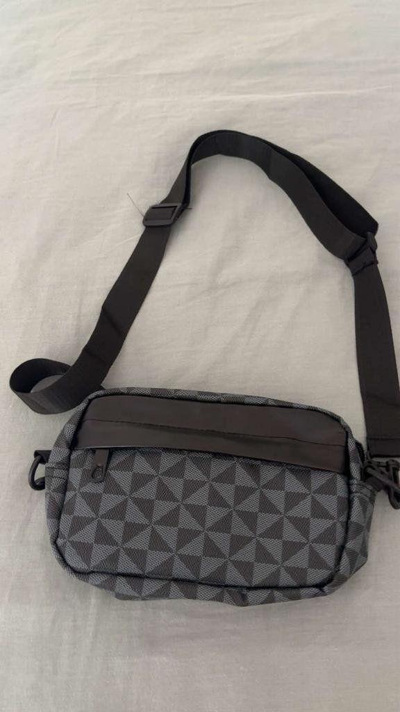 Schoudertas ! Nieuw, Sieraden, Tassen en Uiterlijk, Ophalen of Verzenden, Nieuw, Zwart