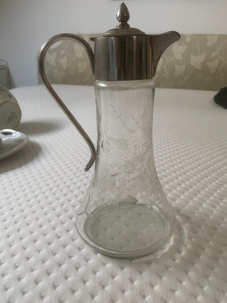 Glazen karaf met zilverkleurige deksel en motief, Huis en Inrichting, Woonaccessoires | Overige, Ophalen