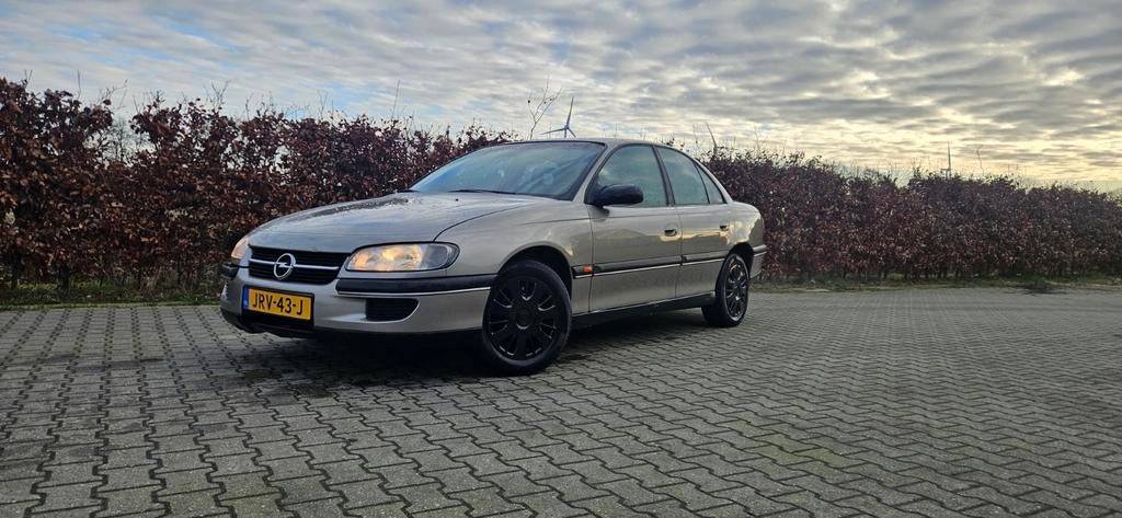 Opel 1997 Grijs, Auto's, Automaat, 4 cilinders, 1436 kg, 1650 kg