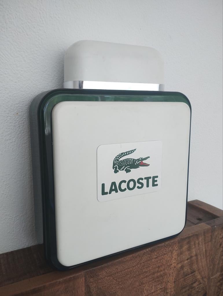 Prachtige grote Lacoste Parfum XXL Etalage Dummy fles, Verzenden