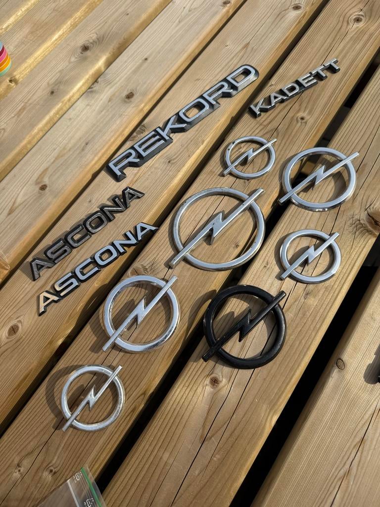 Opel Emblemen en Letters: Rekord, Ascona, Kadett, Auto diversen, Auto-accessoires, Gebruikt, Ophalen of Verzenden