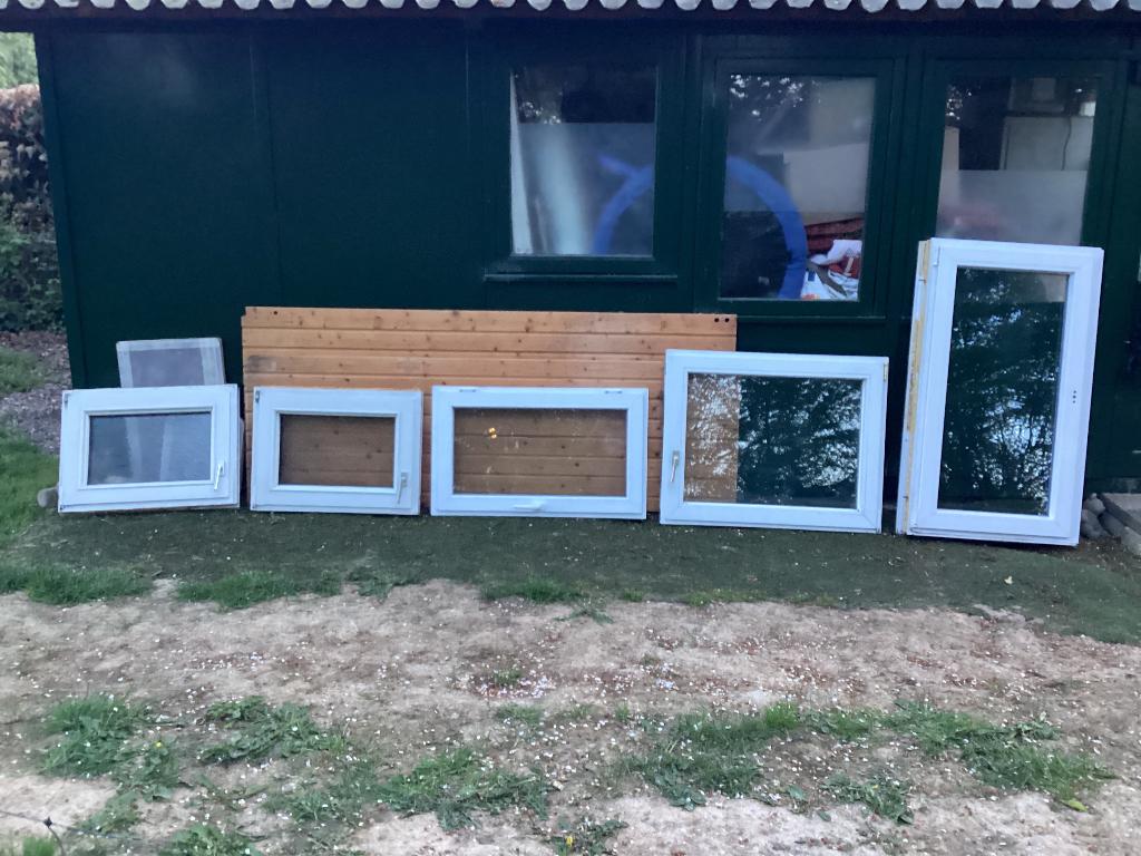 Diverse Kunststof kozijnen met dubbelglas, Doe-het-zelf en Verbouw, Kozijnen en Schuifpuien, Kunststof, Gebruikt, Raamkozijn, Inclusief glas