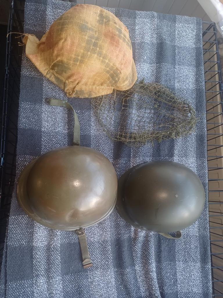 Legerhelm met binnenhelm en camouflagehoes, Ophalen of Verzenden, Landmacht, Nederland, Helm of Baret