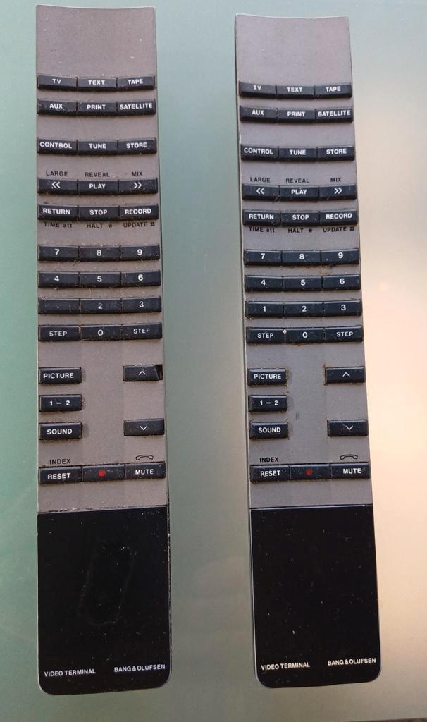 B&O Link Afstandsbedieningen (2 stuks) - Nagekeken, Audio, Tv en Foto, Afstandsbedieningen, Ophalen of Verzenden