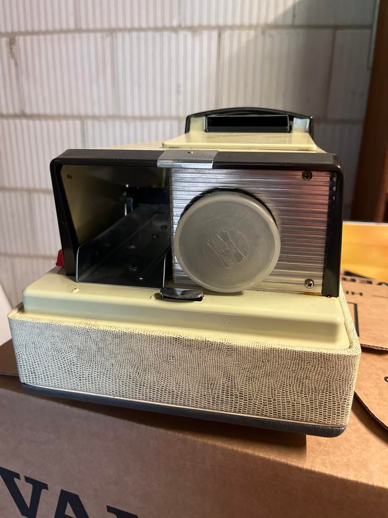 Benoist Berthiot diaprojector, Ophalen of Verzenden, Gebruikt