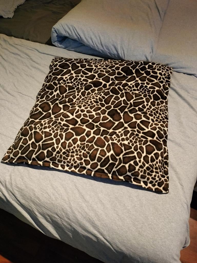 Kussen met giraffe print, Ophalen, Zo goed als nieuw, Beige, Vierkant