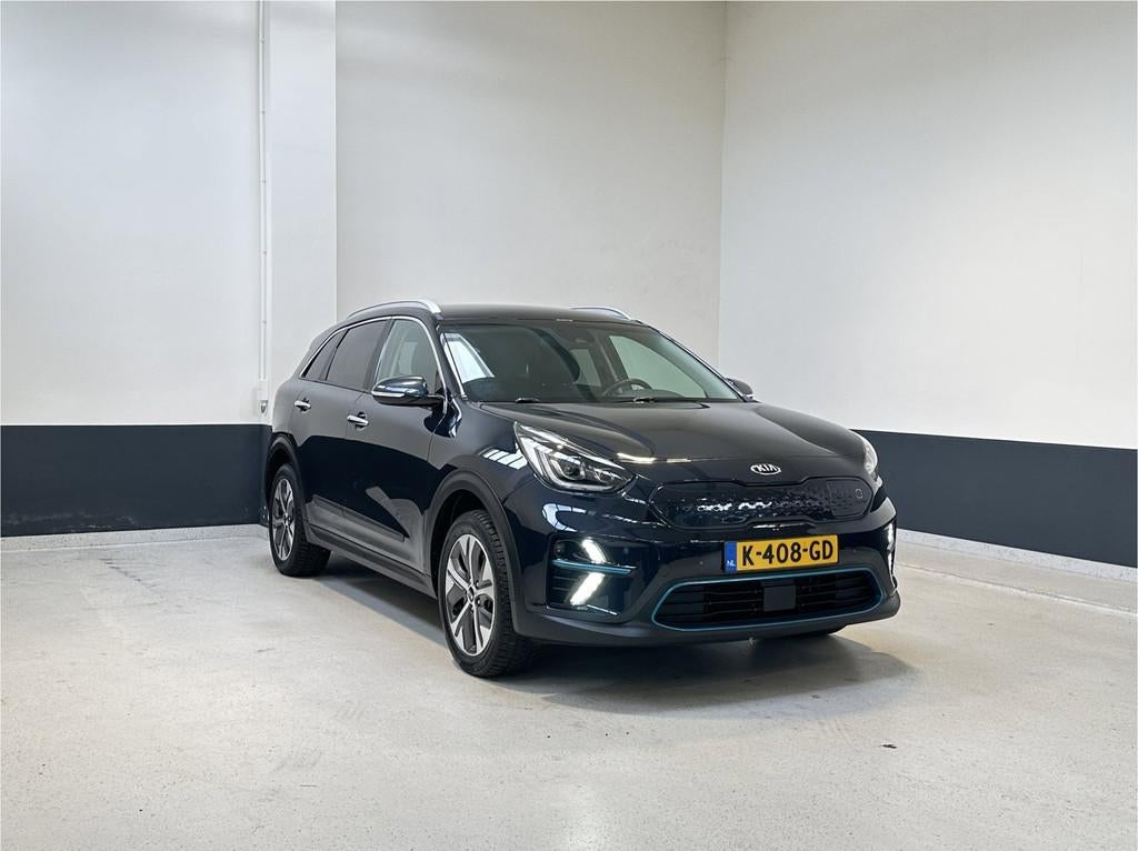 Kia E-Niro ExecutiveLine 64 kWh | Apple Carplay/ Android Aut, Gebruikt, Zwart, 1712 kg, 174 min