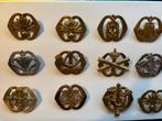 Lot 12 baret emblemen, Verzamelen, Verzenden, Landmacht, Nederland, Kleding of Schoenen