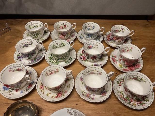 Royal Albert Bone China servies set 12x kopje+schotel, Ophalen of Verzenden, Zo goed als nieuw, Porselein, Kop en/of schotel