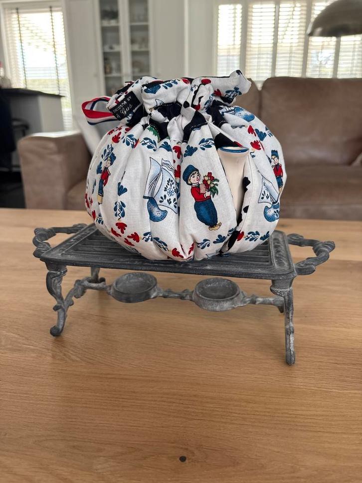 Theemuts Delfs blauw/koeienprint incl. bijpassende theepot, Huis en Inrichting, Keuken | Keukenbenodigdheden, Nieuw, Ophalen of Verzenden