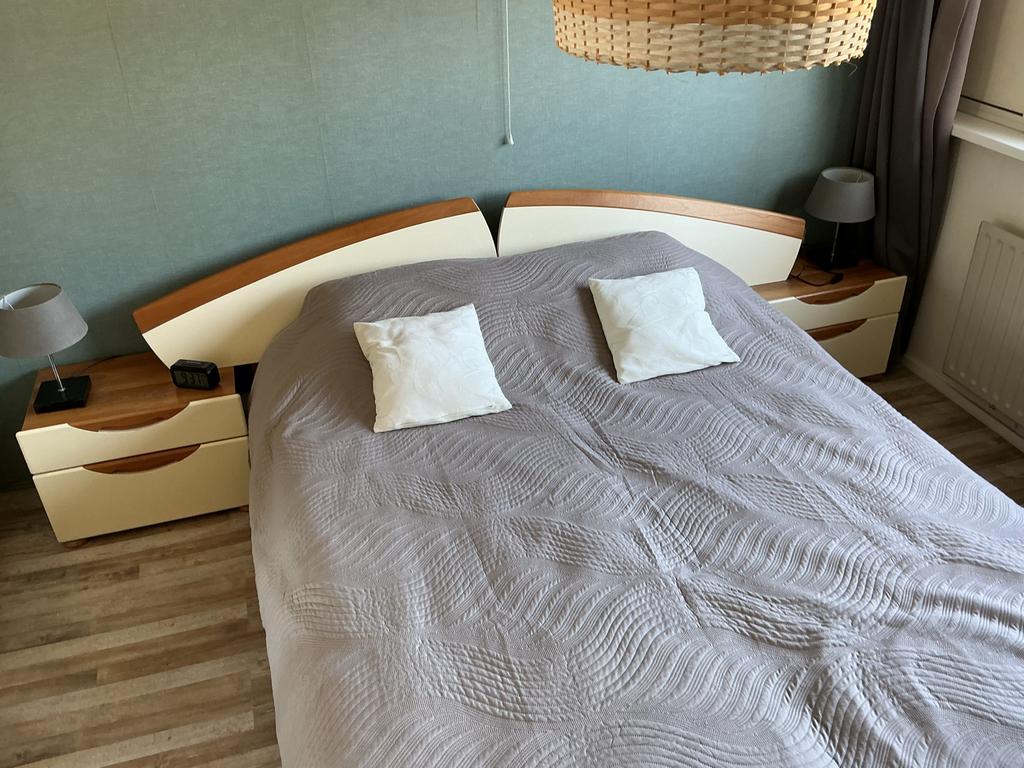 Complete slaapkamer: bed, nachtkastjes en kledingkast, Ophalen of Verzenden, Gebruikt