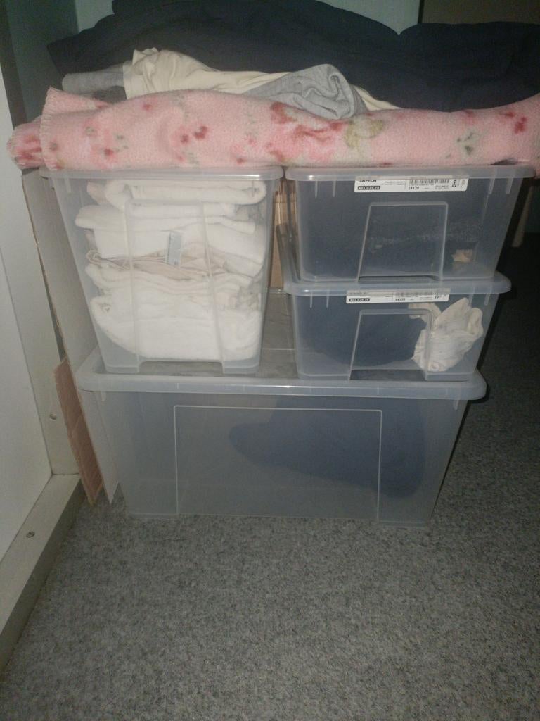 Plastic boxen 4 stuks voor €20, Ophalen