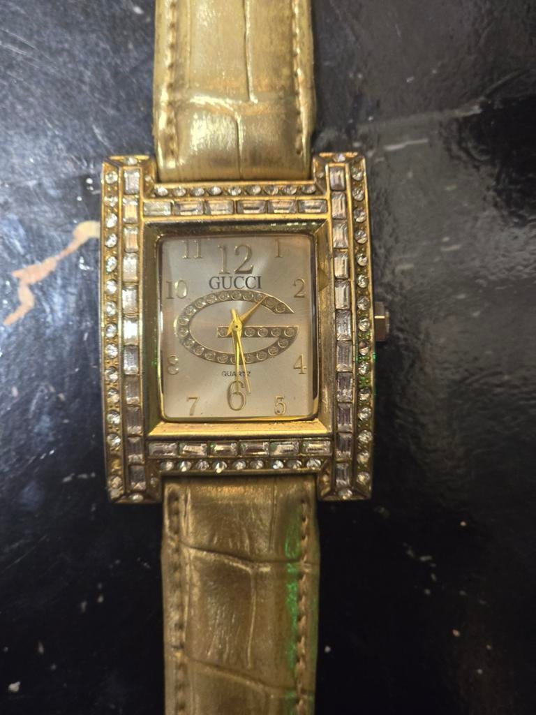 Gouden Gucci horloge met strass, Overige merken, Ophalen of Verzenden, Zo goed als nieuw, Goud
