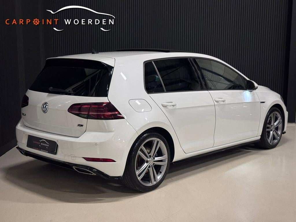Volkswagen Golf 1.5 TSI R-LINE NAP | PANO | VIRTUAL | LED |, Auto's, Volkswagen, 4 cilinders, 150 pk, Alcantara, Wit