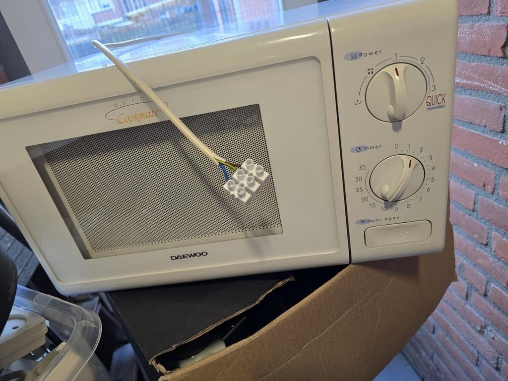 Magnetron prima werkend , alleen stekker ontbreekt!, Witgoed en Apparatuur, Ophalen of Verzenden