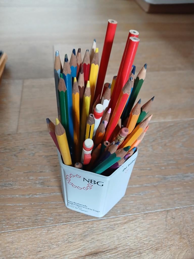 Bakje vol potloden, Ophalen of Verzenden, Potlood of Stift