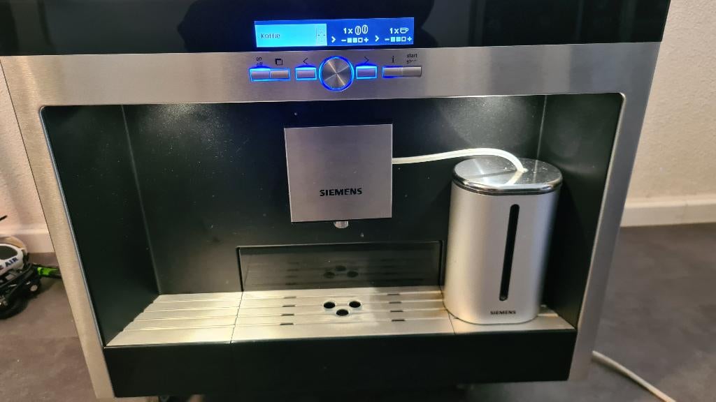 Super Siemens inbouw koffie machine type TK76K573, Witgoed en Apparatuur, Koffiezetapparaten, Ophalen, Gebruikt, 10 kopjes of meer