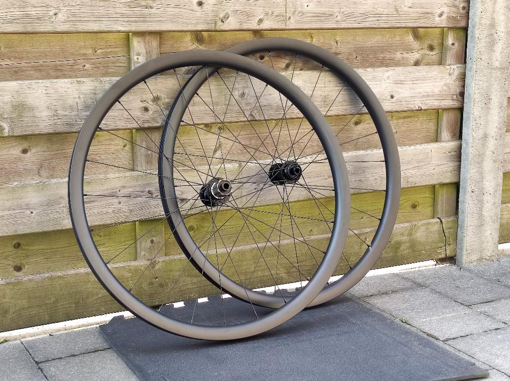Nieuwe handgespaakte carbon gravel/race wielen. Amper 1285gr, Fietsen en Brommers, Fietsonderdelen, Ophalen, Nieuw, Wiel