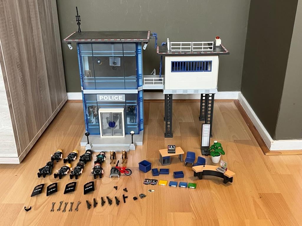 Playmobil Politiebureau met veel accessoires, Ophalen of Verzenden, Gebruikt