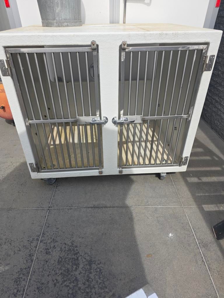 Honden bench degenlijk deuren van rvs, Dieren en Toebehoren, Hondenhokken, Ophalen of Verzenden, 75 tot 110 cm, 65 tot 100 cm