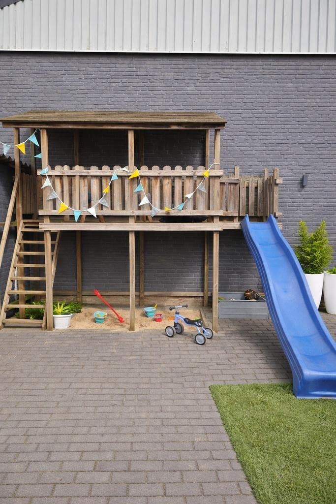 Houten speelhuis op poten met glijbaan, Ophalen, Gebruikt, Hout