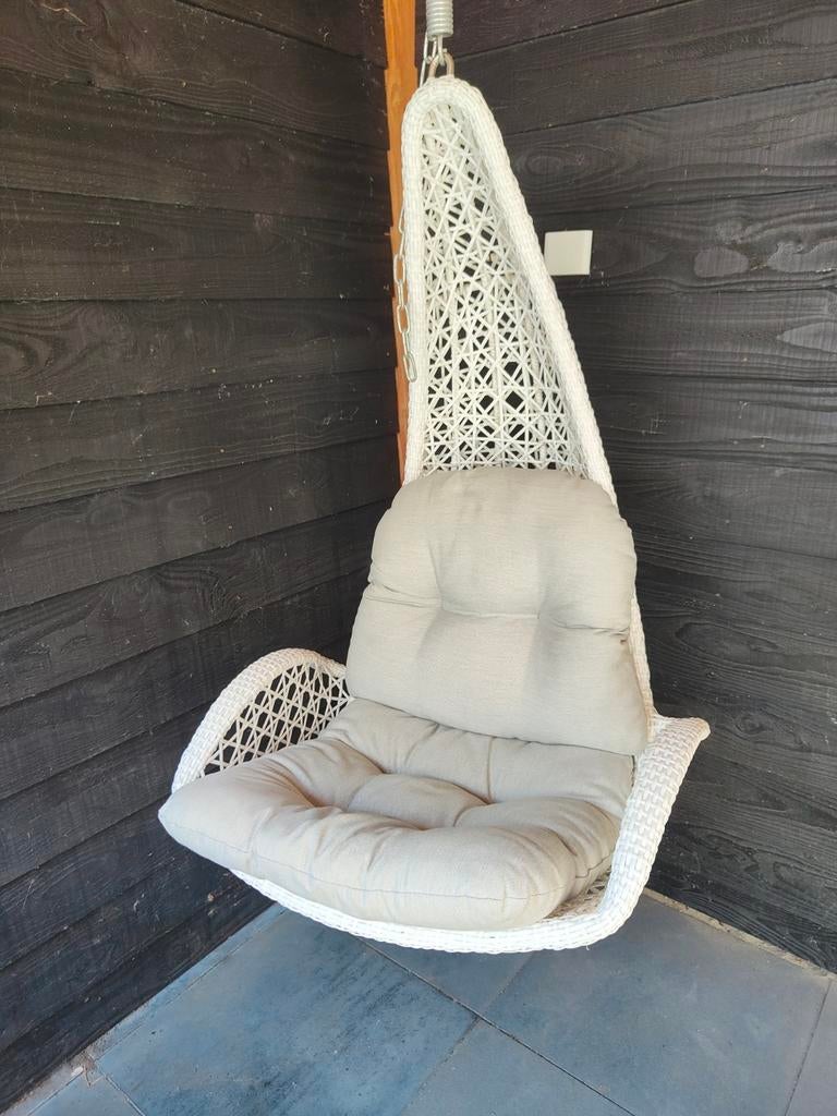 Manifesto Hangstoel met Kussen - Zo Goed als Nieuw, Ophalen, Zo goed als nieuw