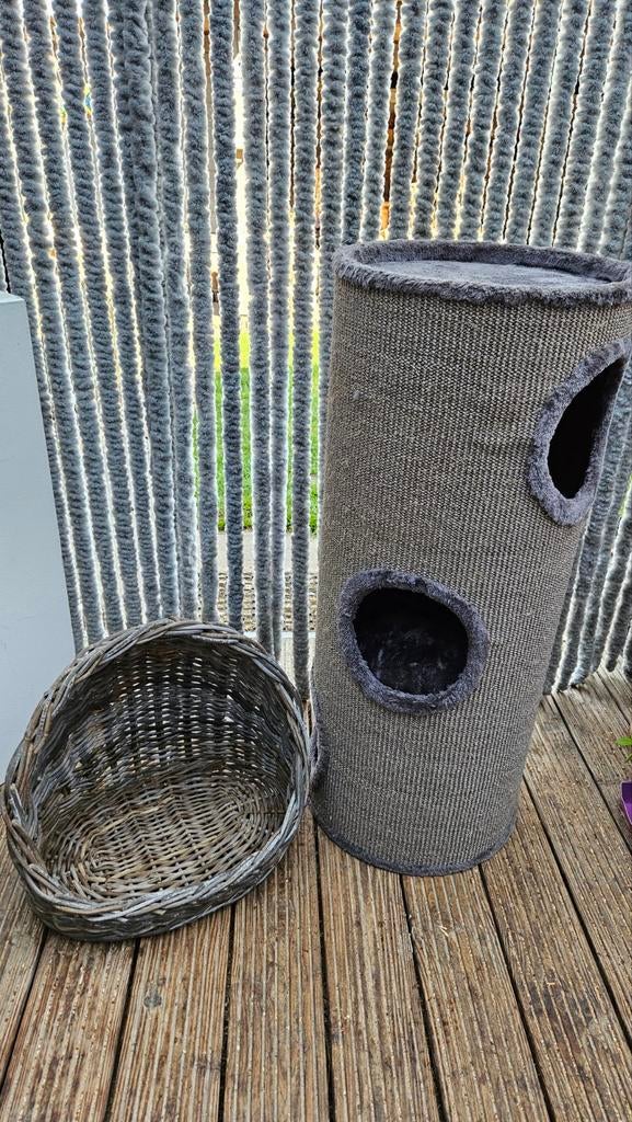 Grote katten krabpaal met mandje, Ophalen of Verzenden