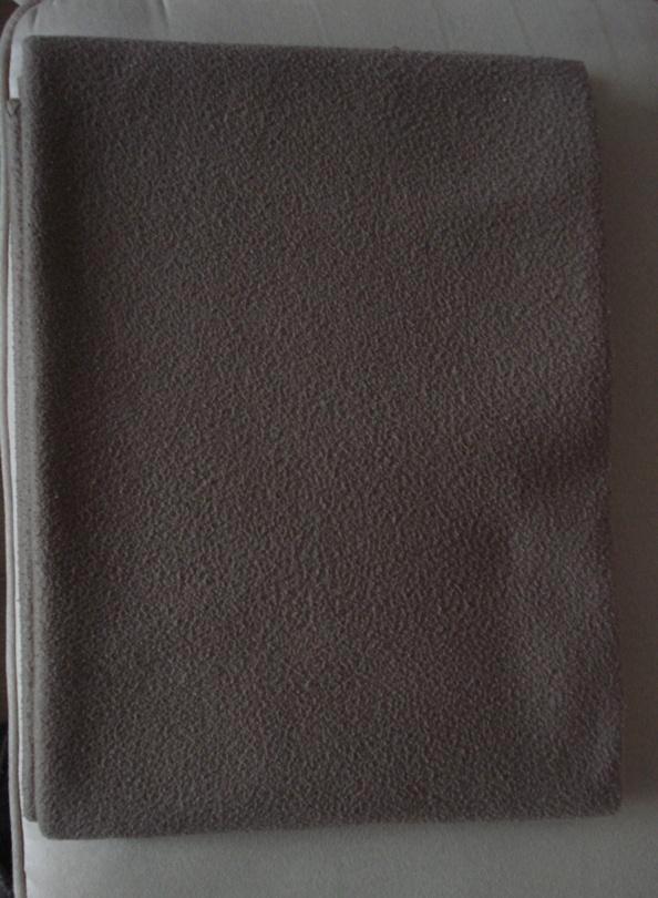 Nieuw kleikleurige warme fleece woondeken plaid 160 x 115 cm, Huis en Inrichting, Woonaccessoires | Plaids en Woondekens, Nieuw