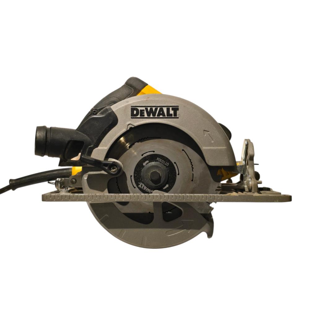 DeWALT DWE576K 1600W Cirkelzaag | Nette Staat, Dewalt, Gebruikt, Support@dewalt.com, 701 E. Joppa Road
Towson, MD 21286
USA