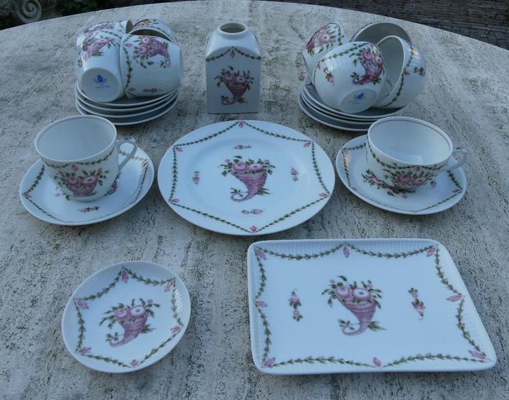 AW August Warnecke Servies decor Fullhorn, Antiek en Kunst, Antiek | Servies compleet, Ophalen of Verzenden
