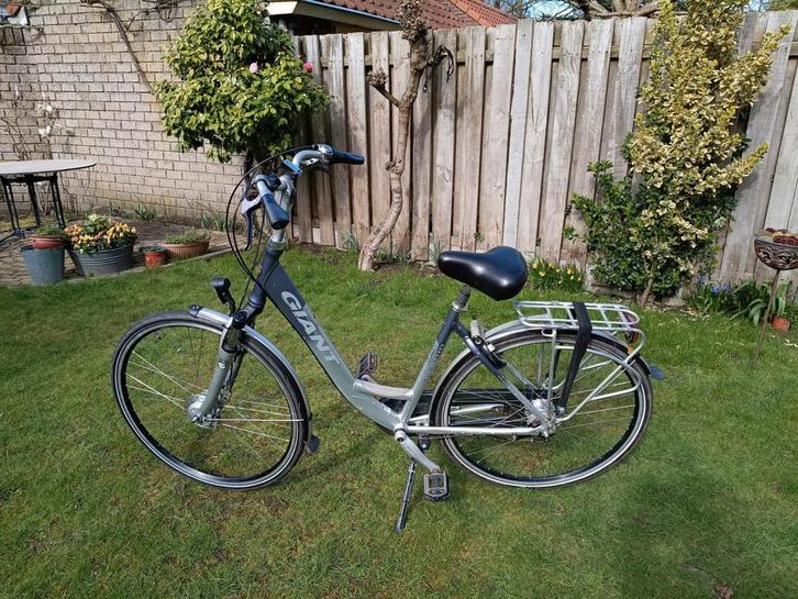 Giant Centro damesfiets met lage instap en versnellingen, Fietsen en Brommers, Fietsen | Dames | Damesfietsen, Gebruikt, Giant