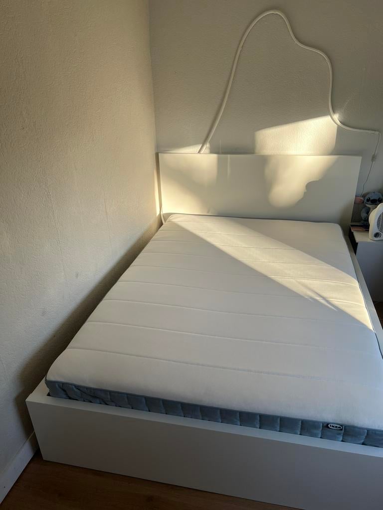MALM bed + matras 140 + latbodem. 160x200 wit, Ophalen, Wit, Tweepersoons, Zo goed als nieuw