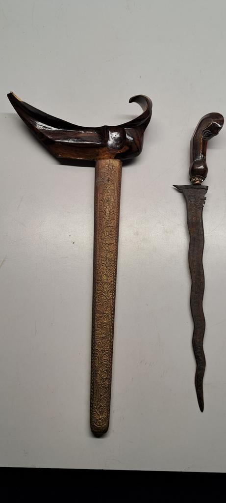 Antieke Indonesische Keris met gedetailleerde schede, Antiek en Kunst, Ophalen of Verzenden