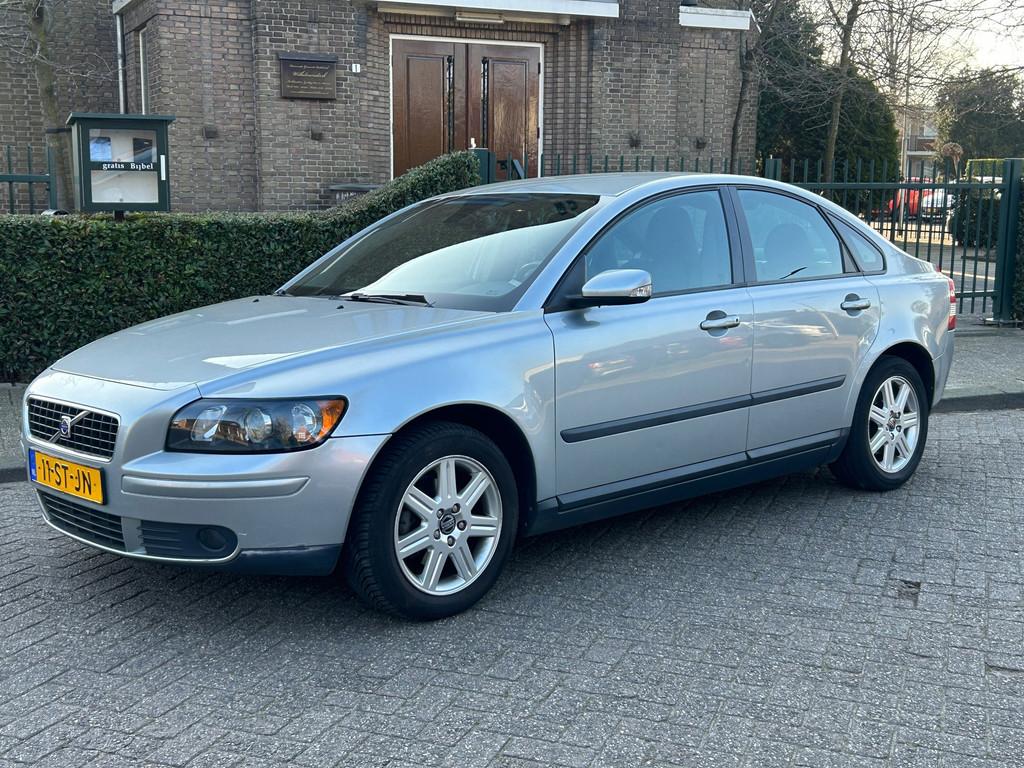 Volvo S40 1.8 Edition I Airco! Cruise control! Trekhaak! Rij, Auto's, Voorwielaandrijving, Gebruikt, 4 cilinders, Grijs