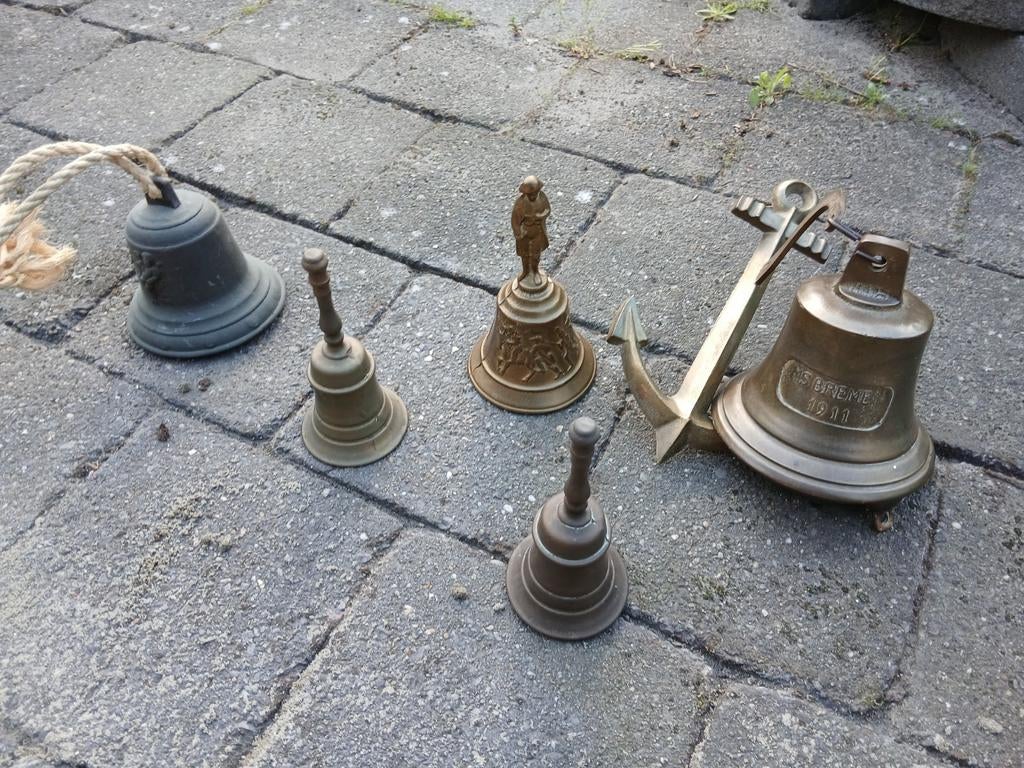 Koperen bellen., Ophalen