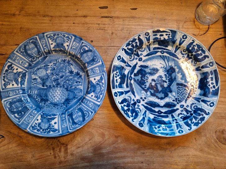 Twee antieke Delfts blauwe aardewerken borden - 17e/18e eeuw, Antiek en Kunst, Antiek | Keramiek en Aardewerk, Ophalen of Verzenden