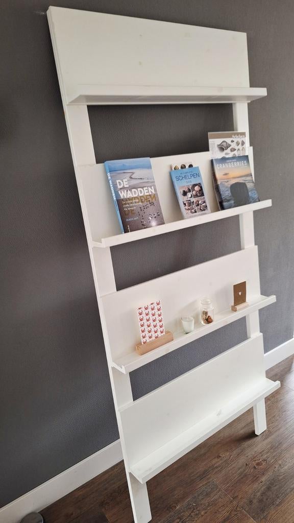 Wandkast, literatuurkast, Ophalen