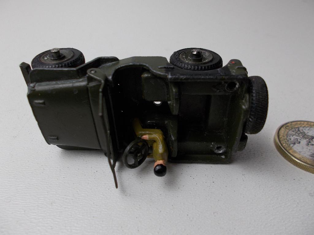 1959 Dinky Toys 80B JEEP. + DRIVER, STUUR & WINDSCREEN! (-B), Ophalen of Verzenden, Gebruikt, Auto, Dinky Toys