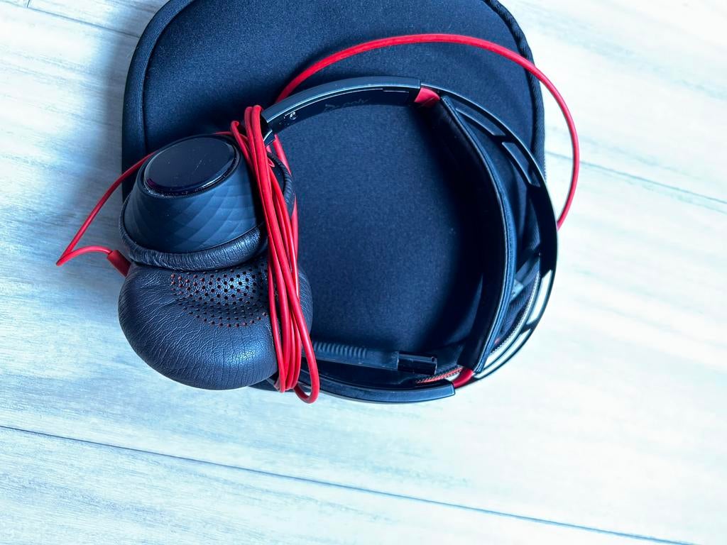 Plantronics Headset met Rode Kabel en Opbergcase, Audio, Tv en Foto, Koptelefoons, Ophalen of Verzenden, Zo goed als nieuw, Over oor (circumaural)