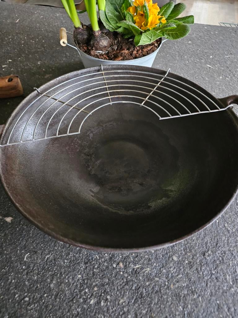 Gietijzeren Wokpan met Rek en Deksel - 37 cm, Ophalen, Gebruikt, Gietijzer, Keramische plaat