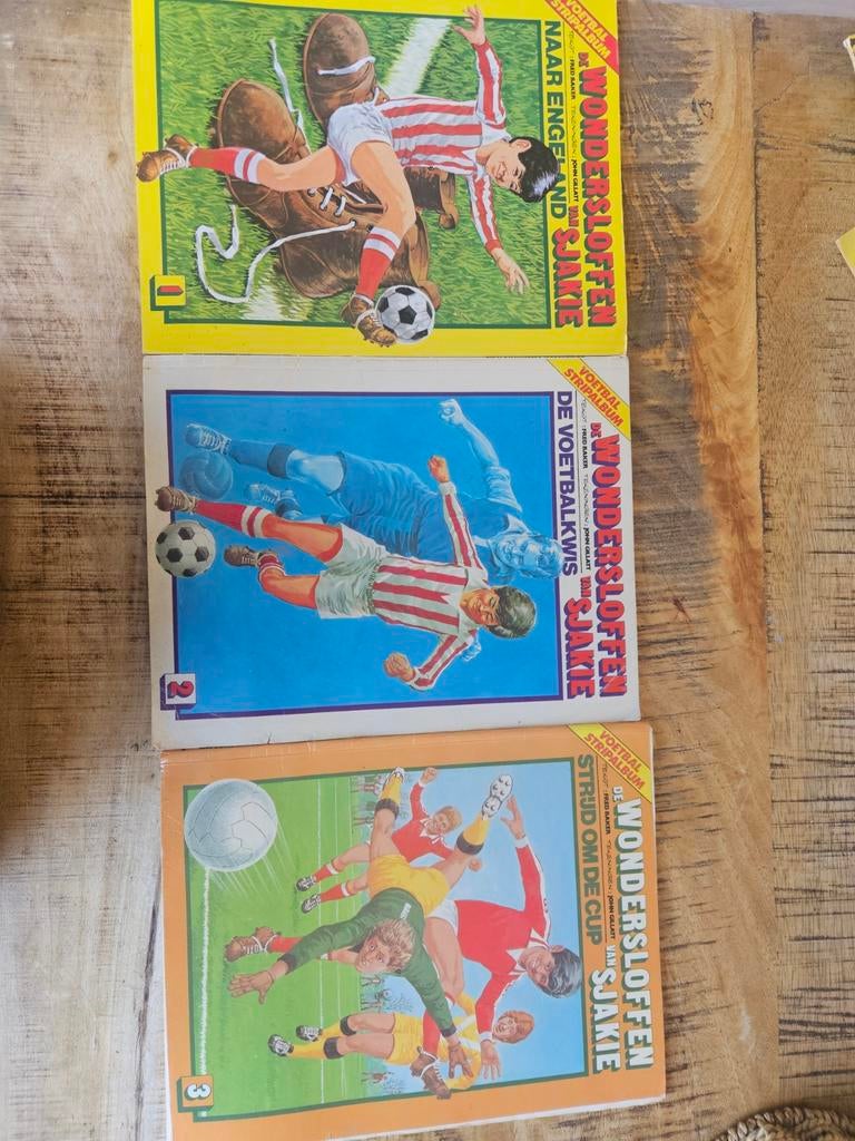 Voetbal stripalbum De wondersloffen van Sjakie 1,2,3 en 7, Boeken, Ophalen of Verzenden