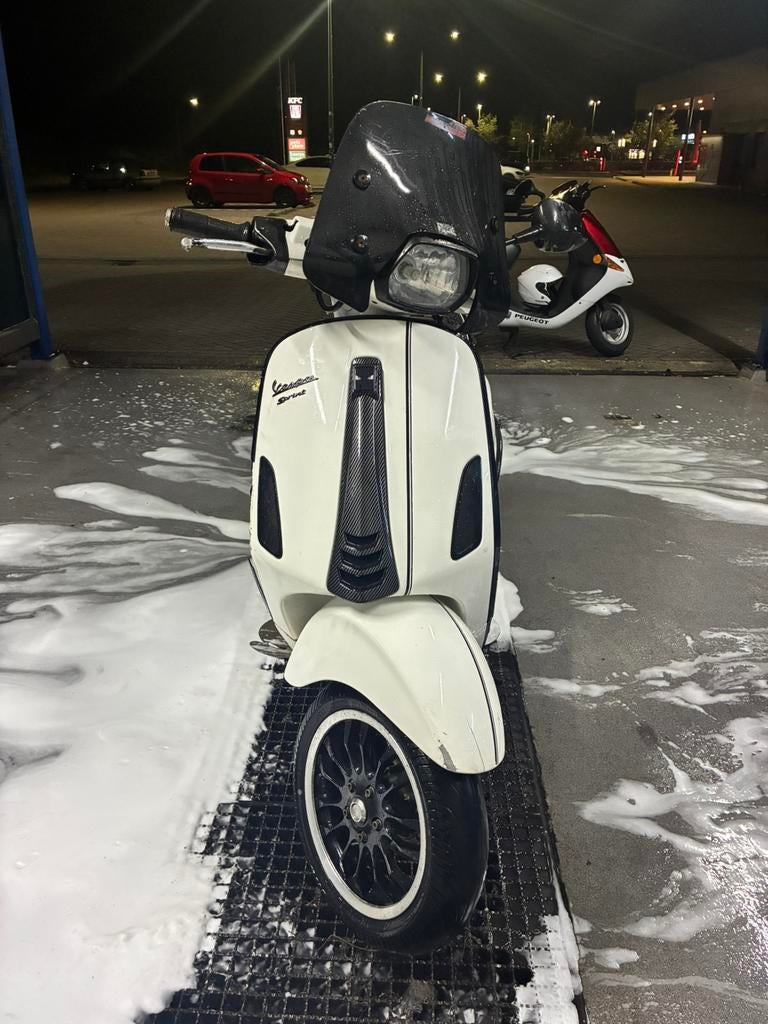Vespa sprint 2017, Fietsen en Brommers, Ophalen of Verzenden, Zo goed als nieuw, Benzine