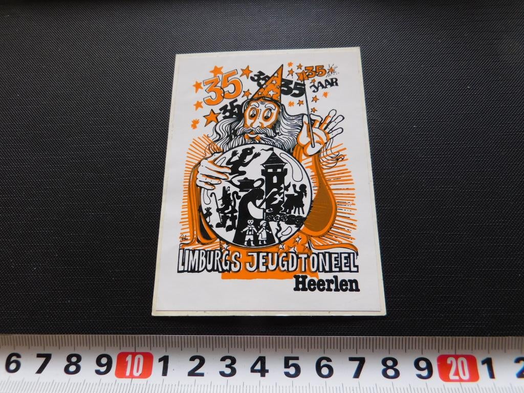 sticker Heerlen 35 jaar Limburgs Jeugd Toneel, Verzamelen, Ophalen, Zo goed als nieuw